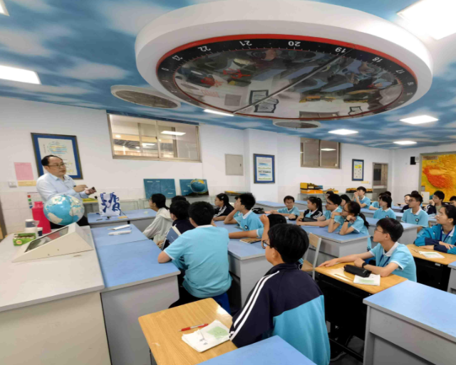 研讨方向是科学教育需求走进校园与老师和同学们沟通交流